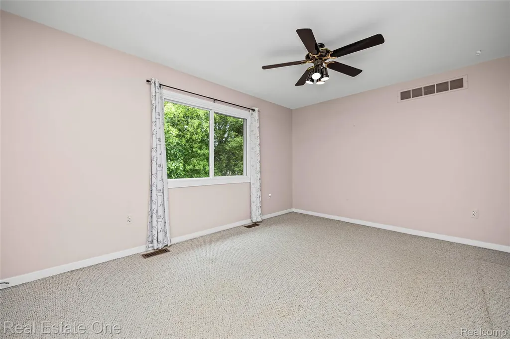 4642 Ponderosa Street Oakland Charter Township MI 48382