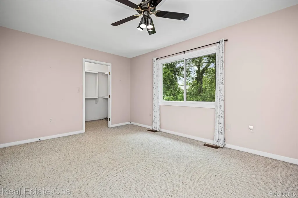 4642 Ponderosa Street Oakland Charter Township MI 48382