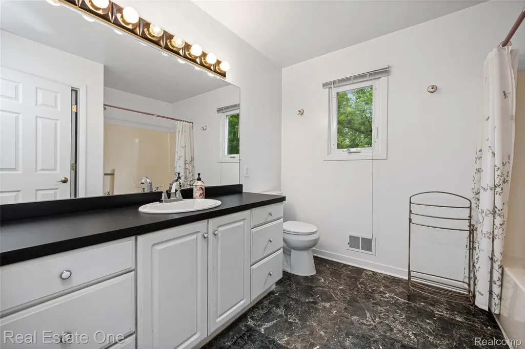 4642 Ponderosa Street Oakland Charter Township MI 48382