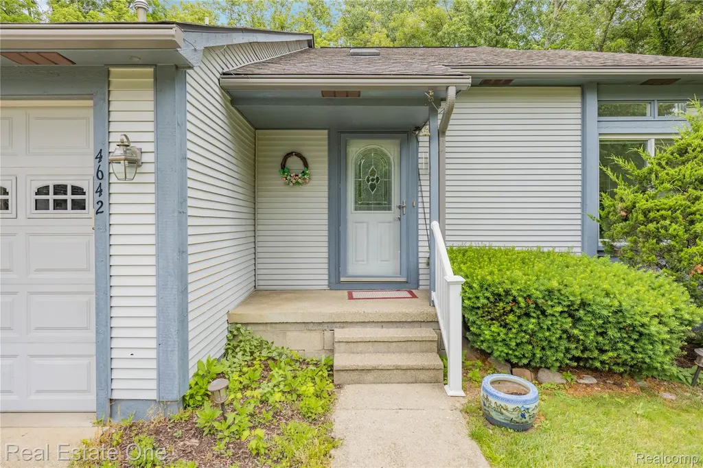 4642 Ponderosa Street Oakland Charter Township MI 48382
