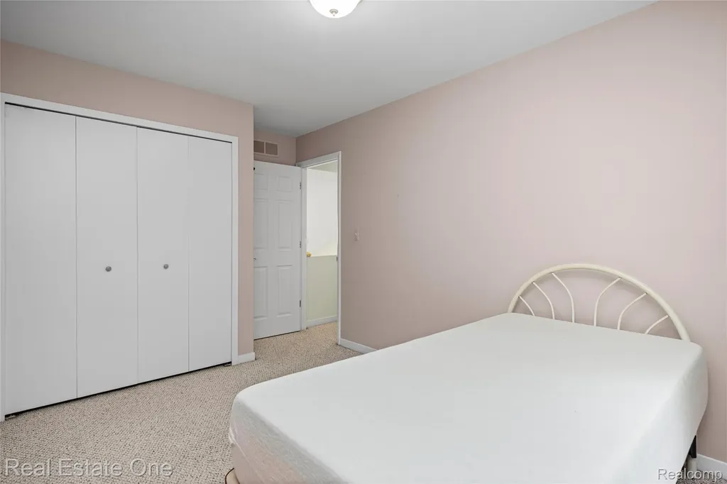 4642 Ponderosa Street Oakland Charter Township MI 48382