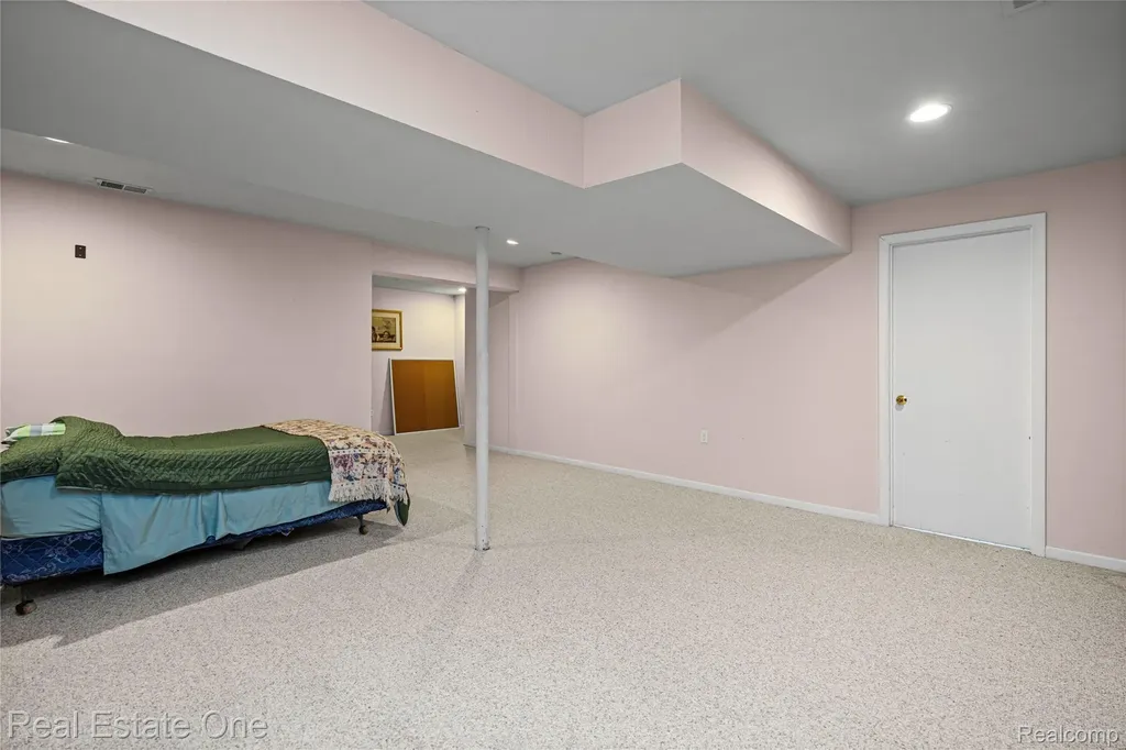 4642 Ponderosa Street Oakland Charter Township MI 48382