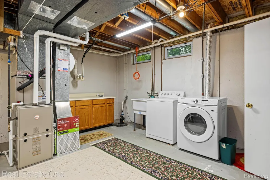 4642 Ponderosa Street Oakland Charter Township MI 48382