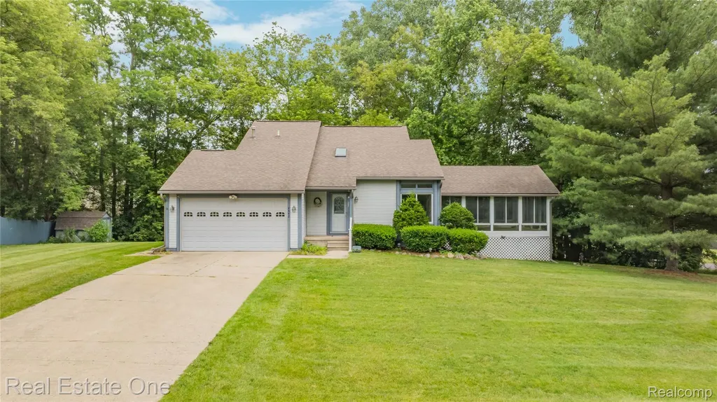 4642 Ponderosa Street Oakland Charter Township MI 48382