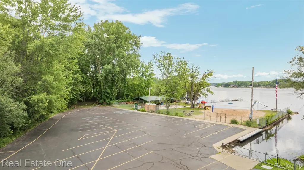 4642 Ponderosa Street Oakland Charter Township MI 48382