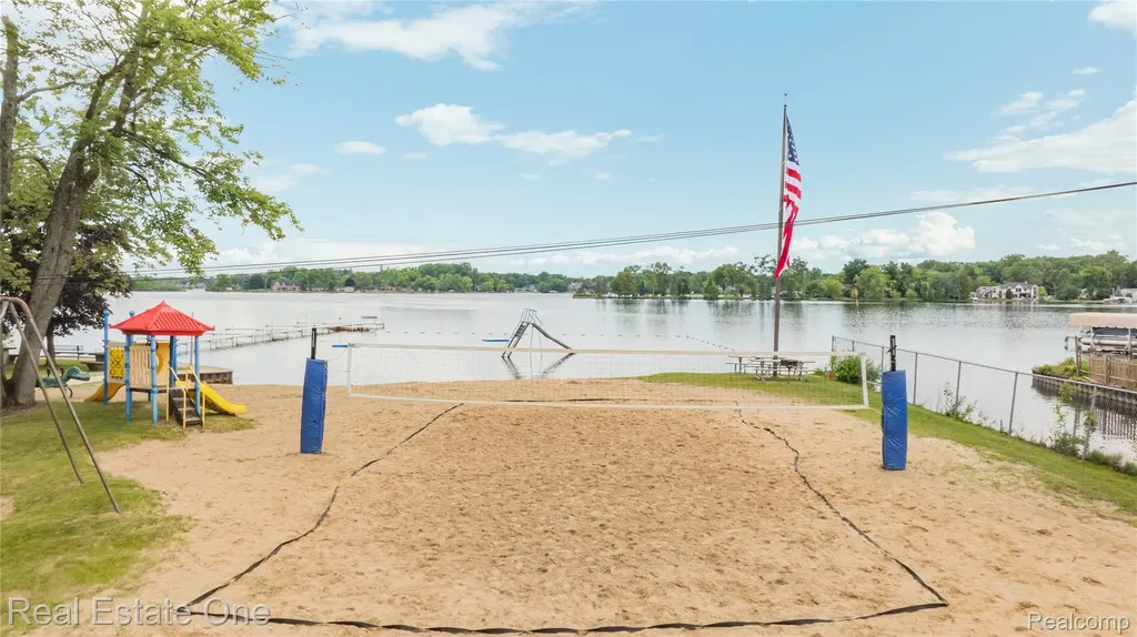 4642 Ponderosa Street Oakland Charter Township MI 48382