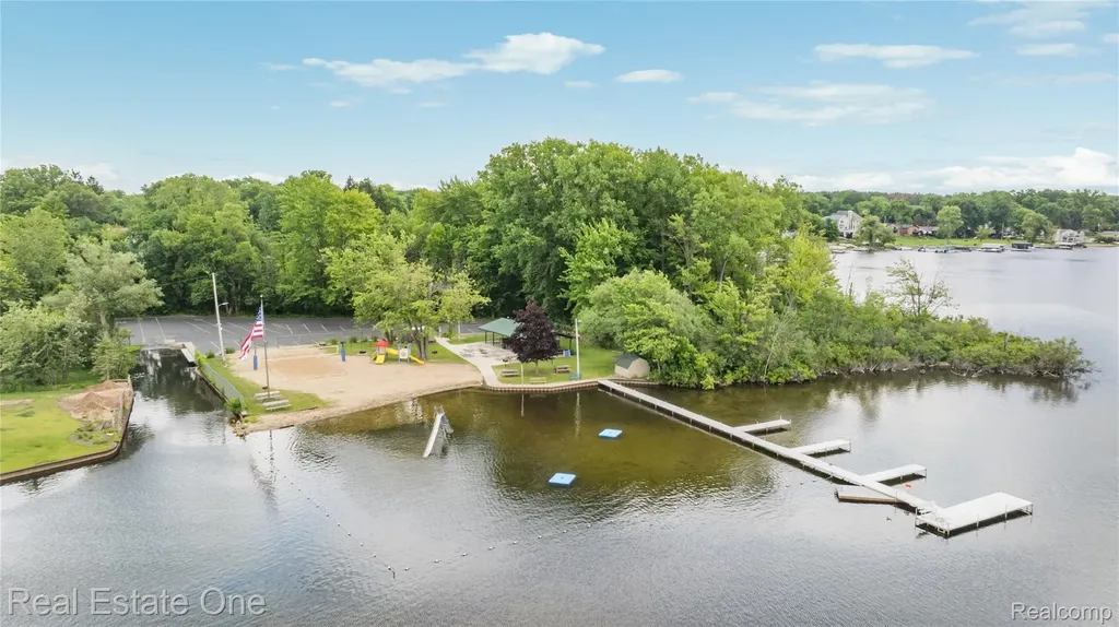 4642 Ponderosa Street Oakland Charter Township MI 48382