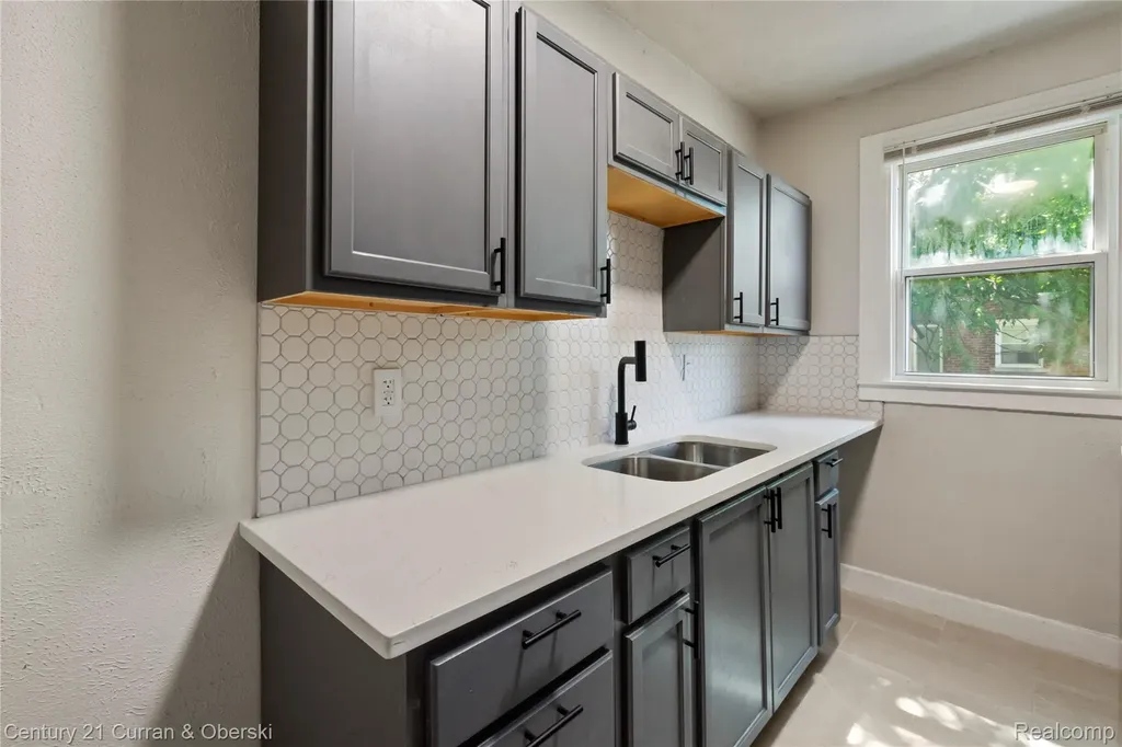 3725 Glynn Court Detroit City MI 48206