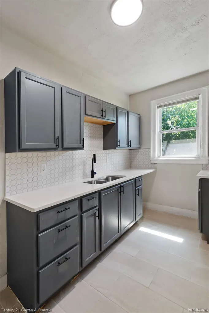 3725 Glynn Court Detroit City MI 48206