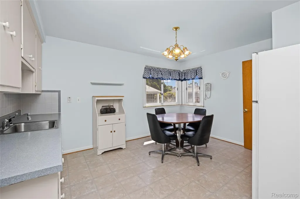 33441 Leona Street Garden City City MI 48135