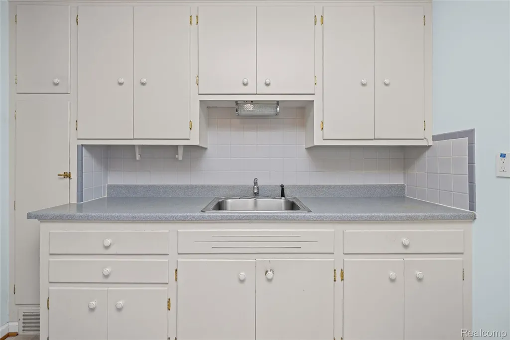 33441 Leona Street Garden City City MI 48135