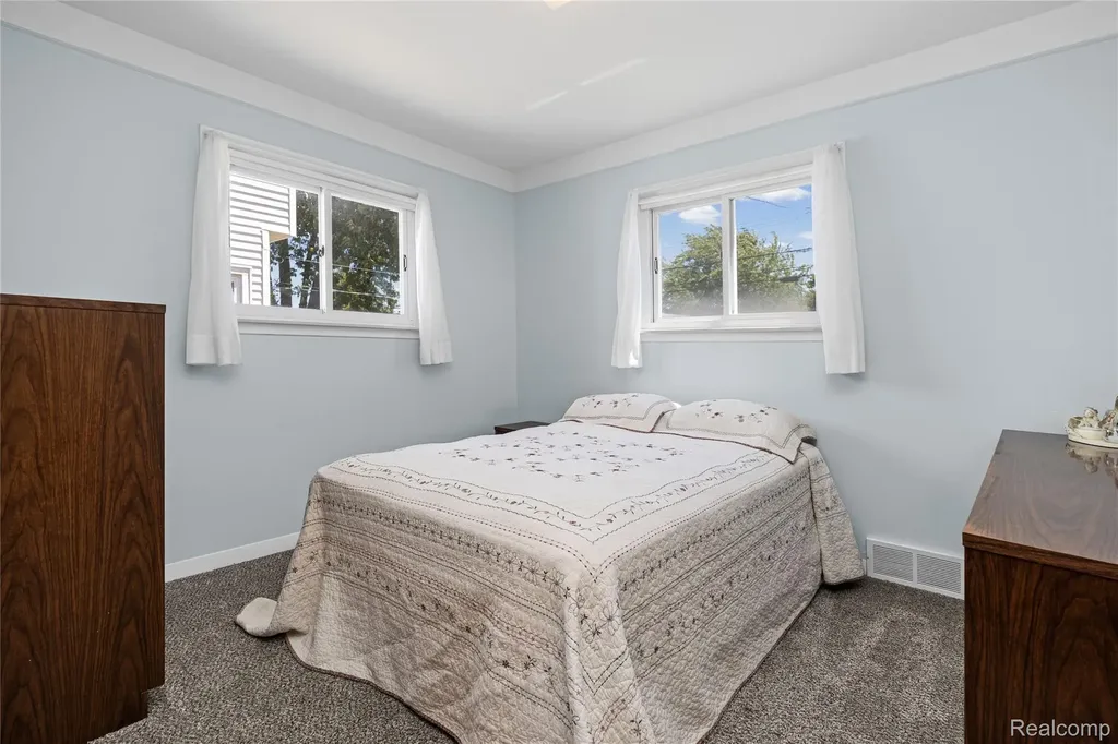 33441 Leona Street Garden City City MI 48135