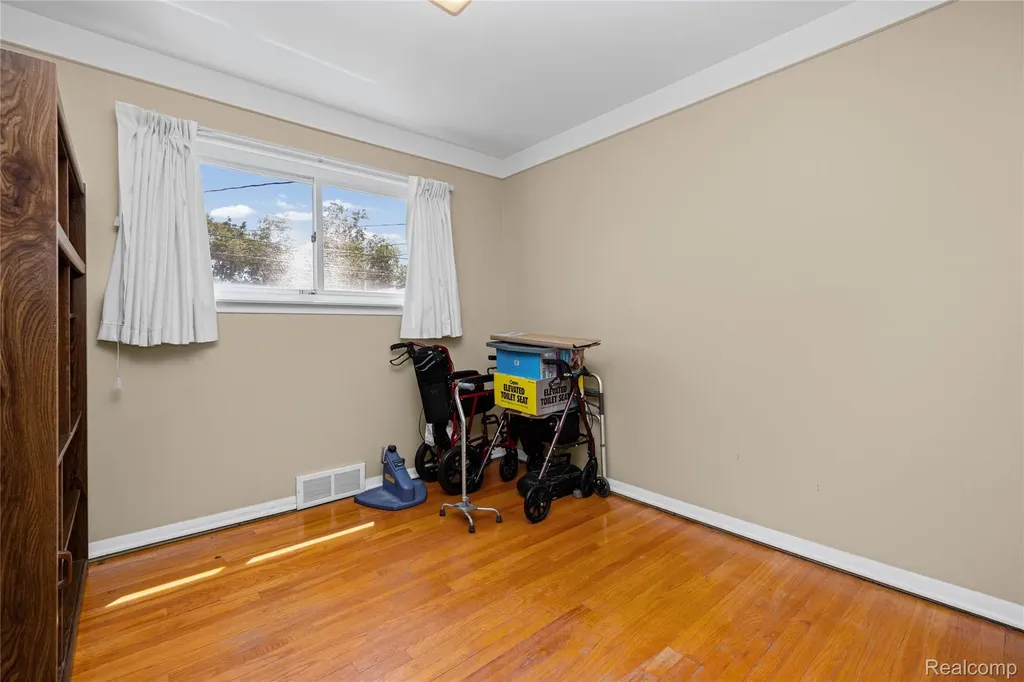 33441 Leona Street Garden City City MI 48135
