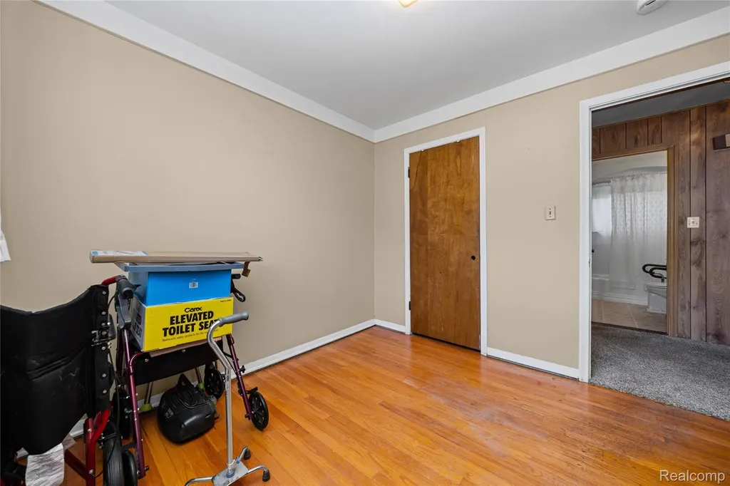 33441 Leona Street Garden City City MI 48135