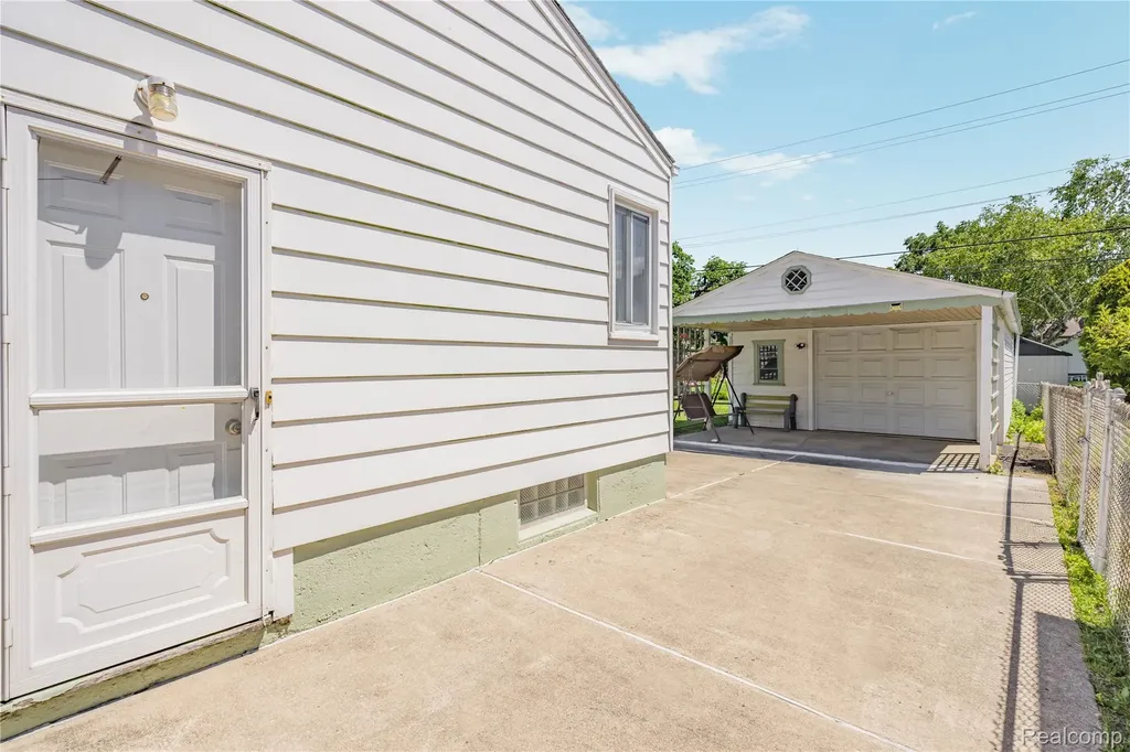 33441 Leona Street Garden City City MI 48135