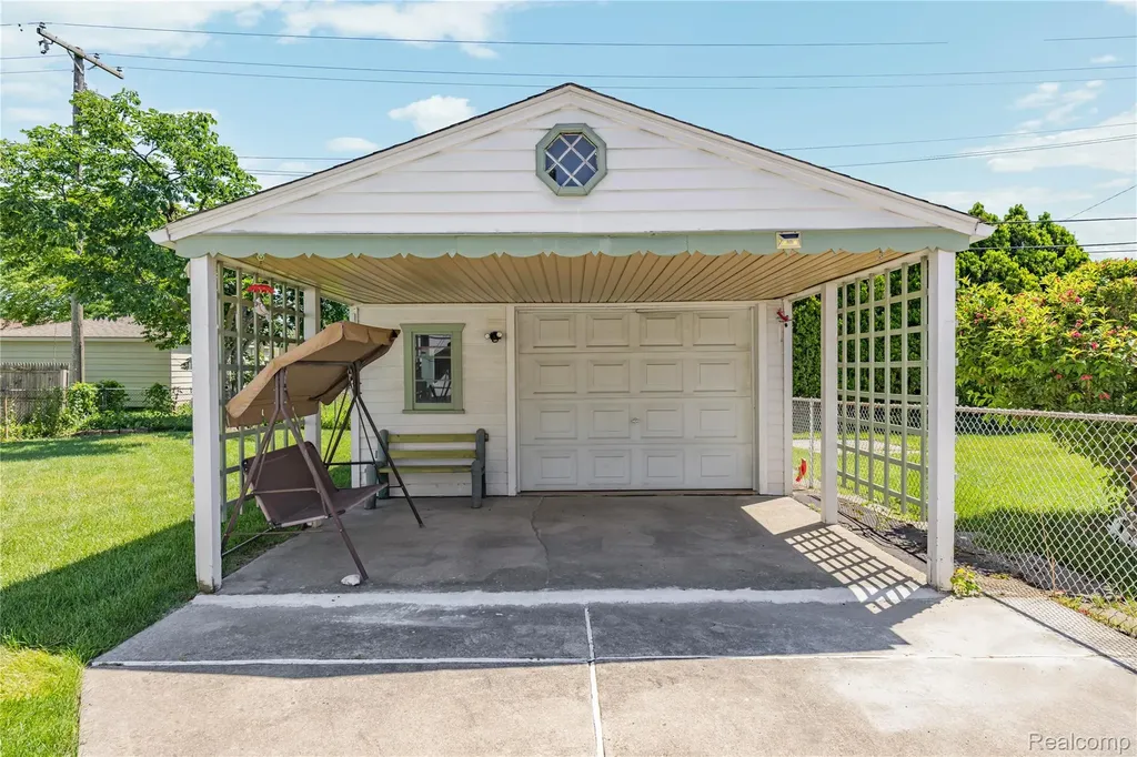 33441 Leona Street Garden City City MI 48135