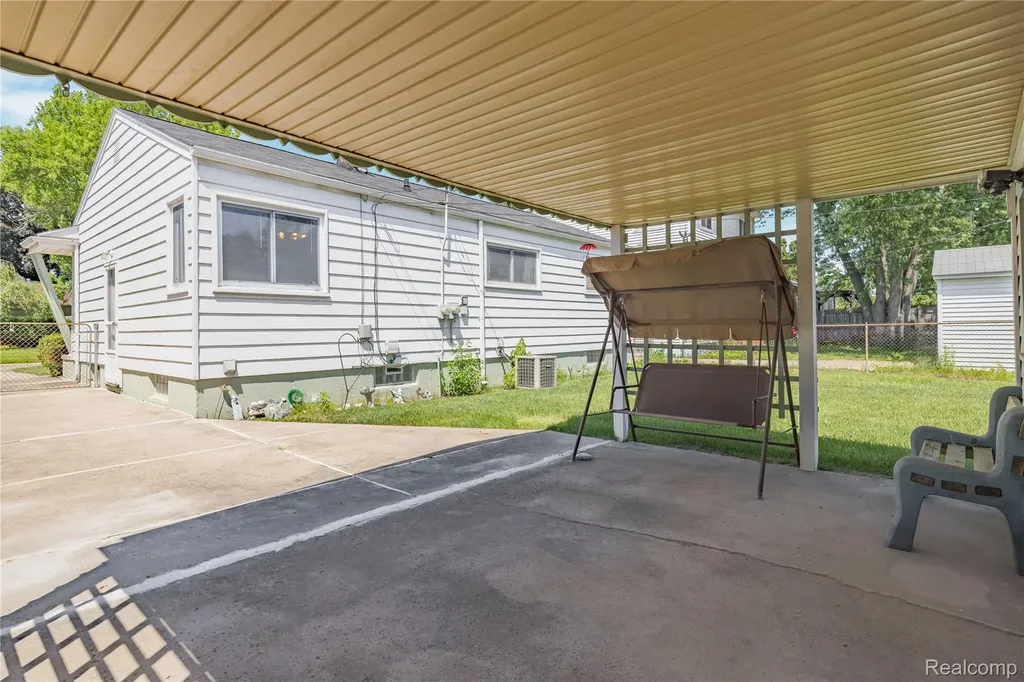 33441 Leona Street Garden City City MI 48135