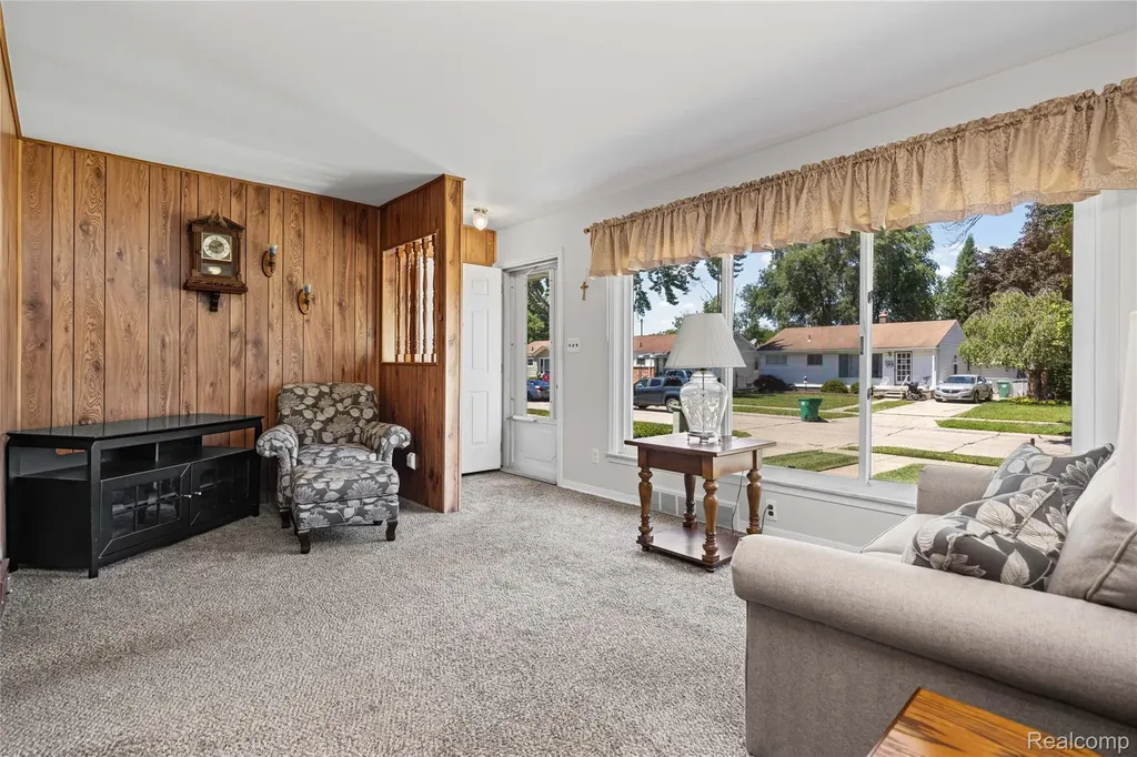 33441 Leona Street Garden City City MI 48135
