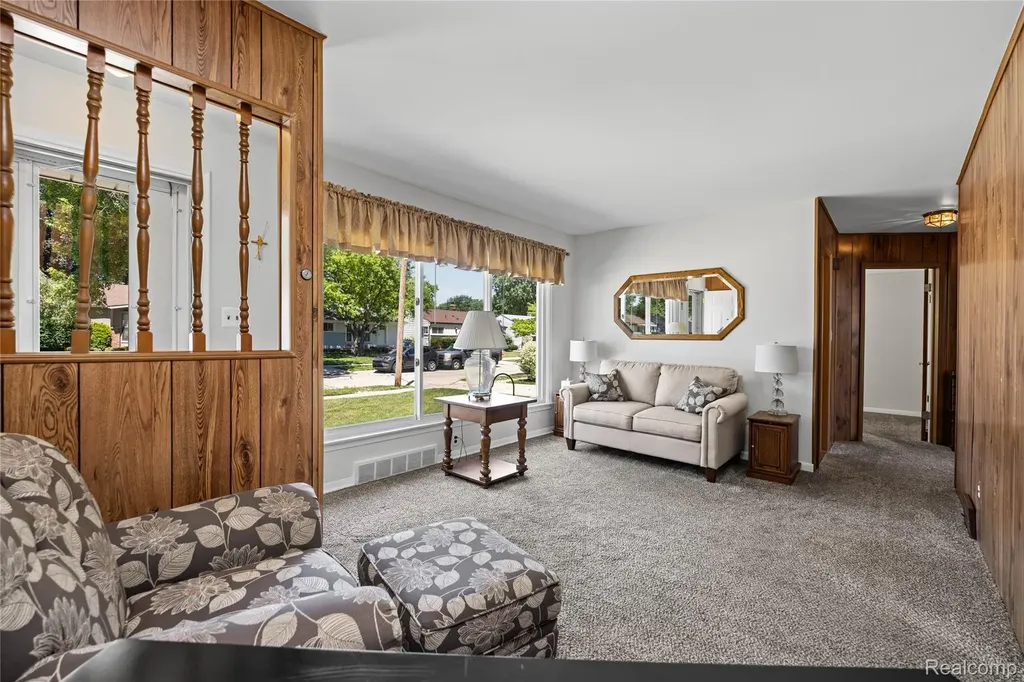 33441 Leona Street Garden City City MI 48135