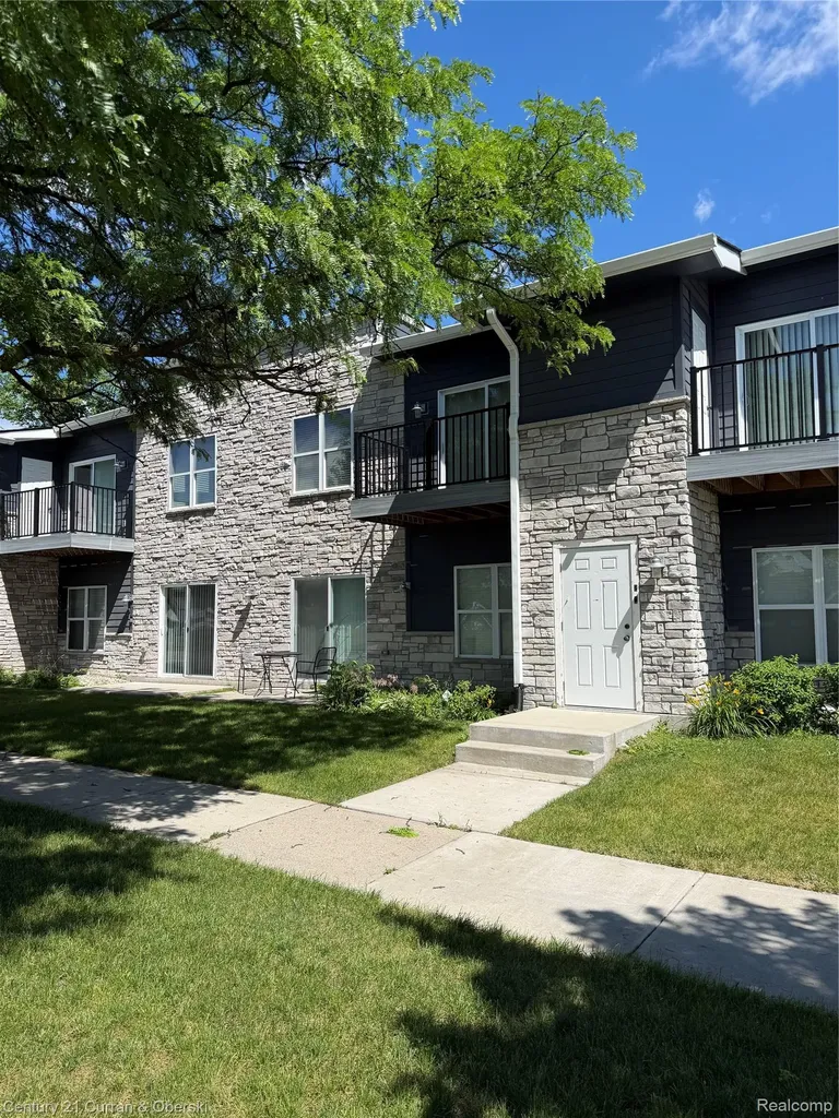 1241 E Woodward Heights Boulevard Hazel Park City MI 48030