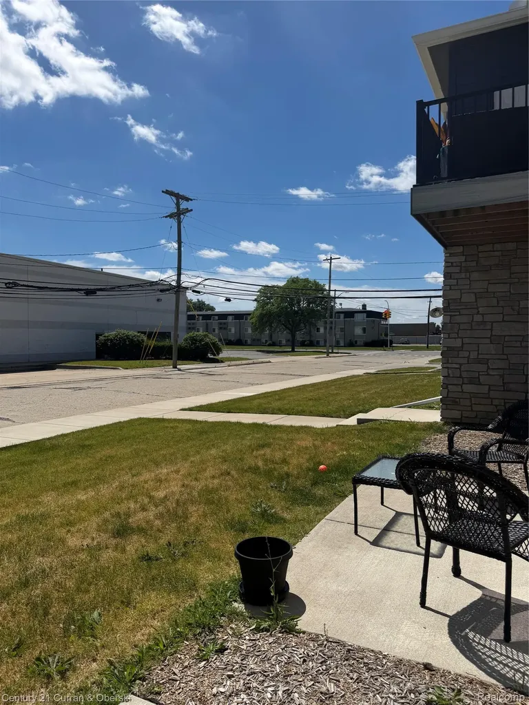 1241 E Woodward Heights Boulevard Hazel Park City MI 48030