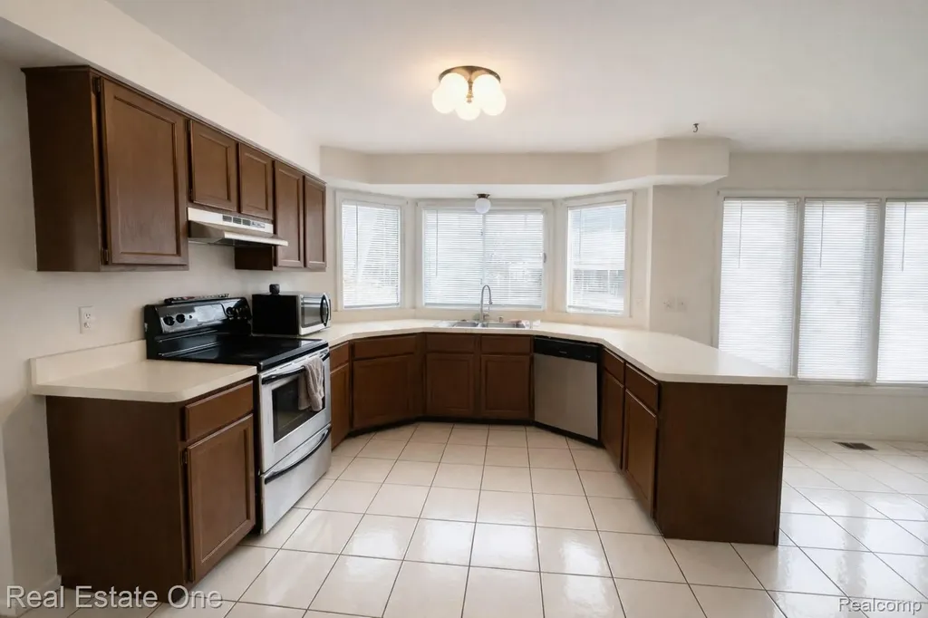 854 River Bend Drive Rochester Hills City MI 48307