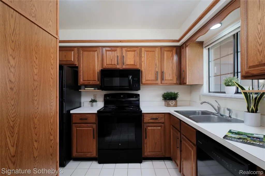 12336 Nantucket Drive Green Oak Township MI 48178