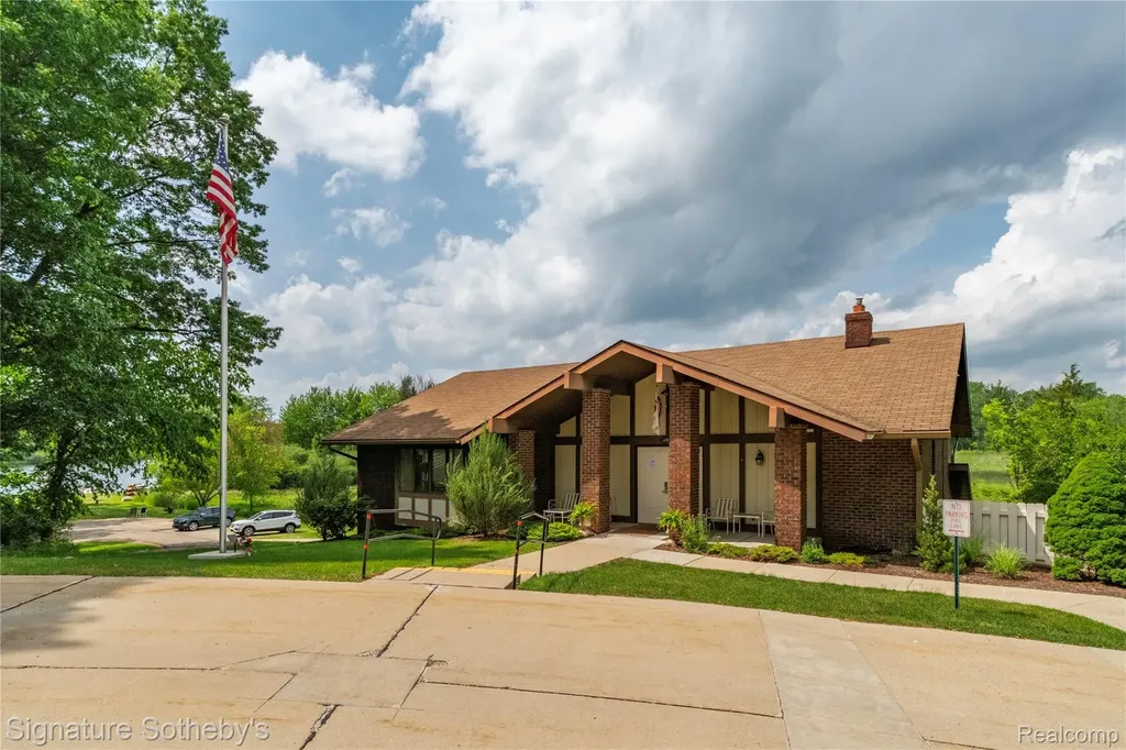 12336 Nantucket Drive Green Oak Township MI 48178