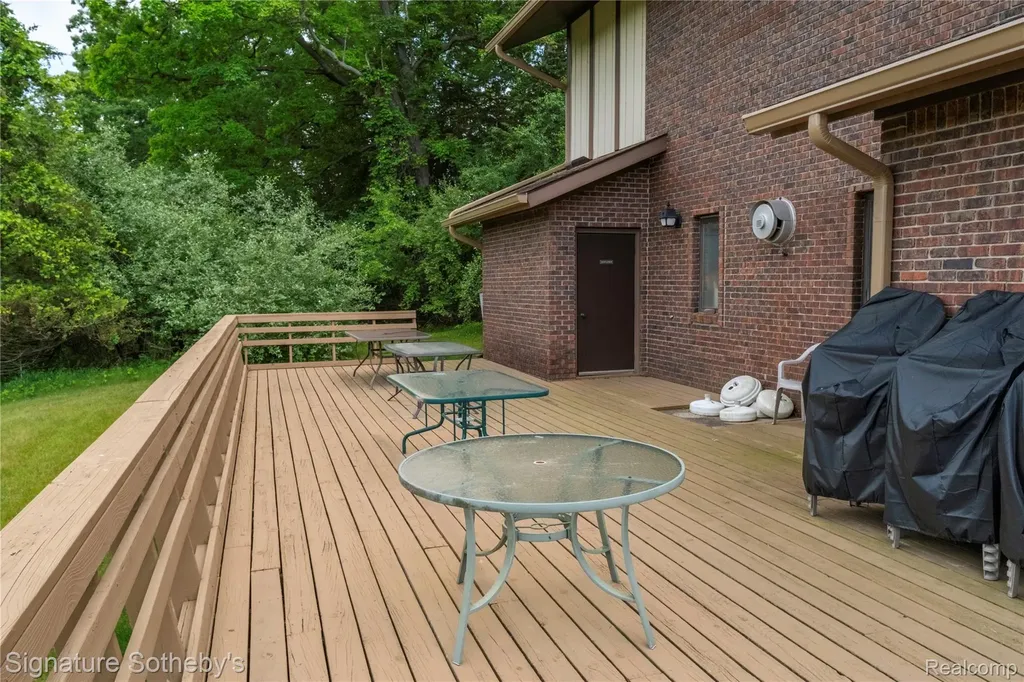 12336 Nantucket Drive Green Oak Township MI 48178