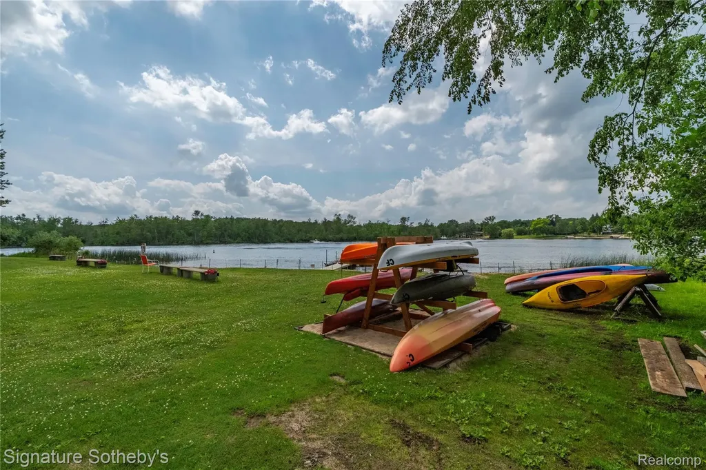 12336 Nantucket Drive Green Oak Township MI 48178
