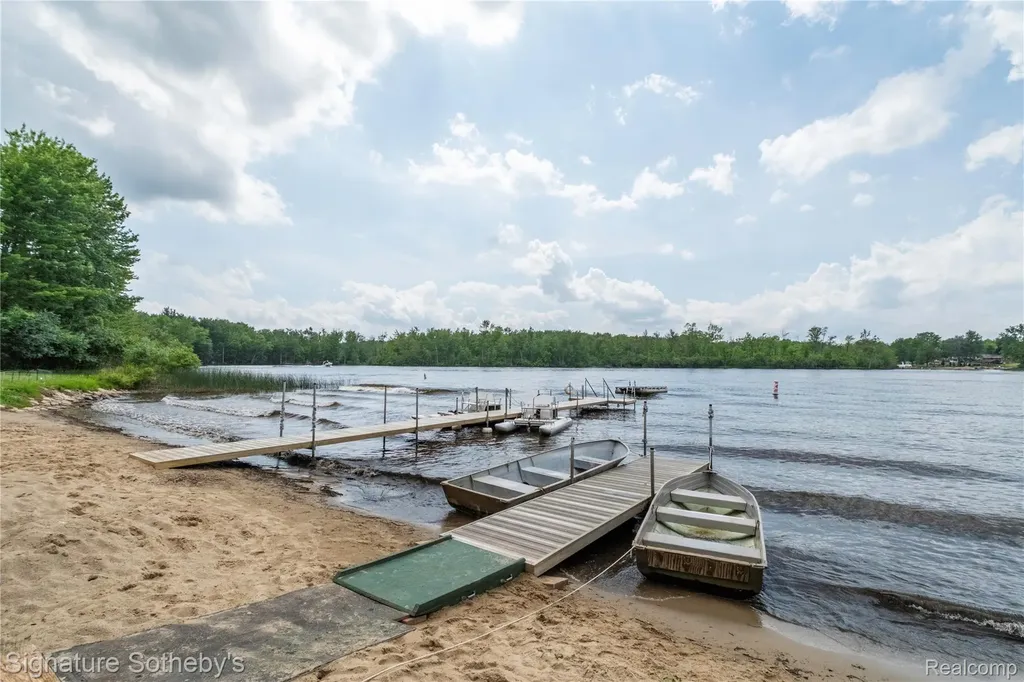 12336 Nantucket Drive Green Oak Township MI 48178