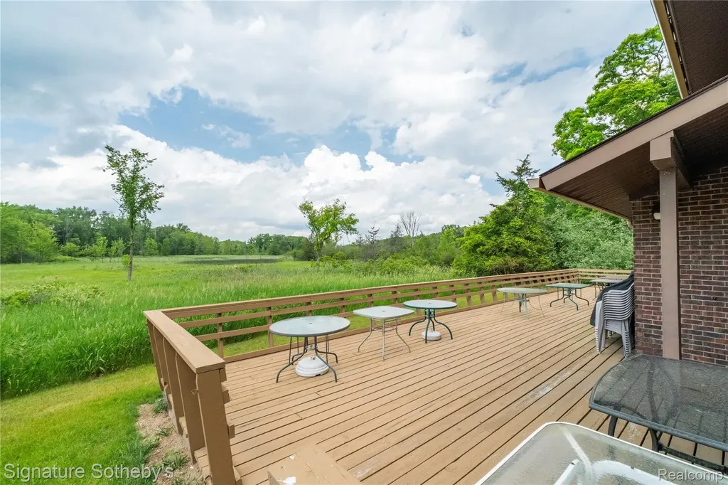 12336 Nantucket Drive Green Oak Township MI 48178