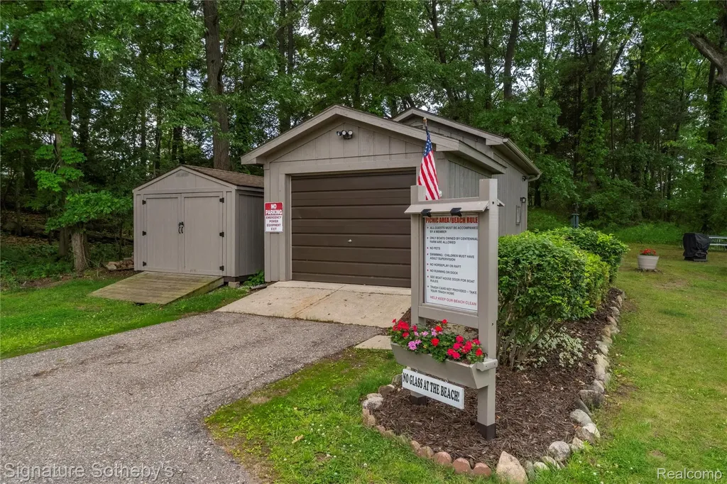 12336 Nantucket Drive Green Oak Township MI 48178