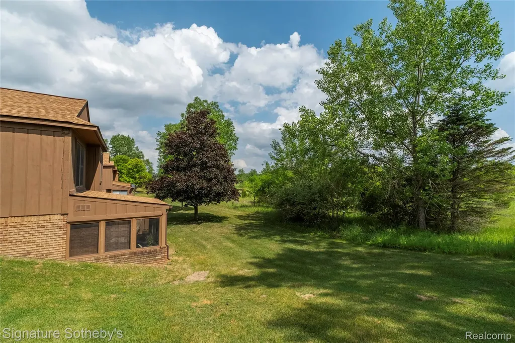 12336 Nantucket Drive Green Oak Township MI 48178