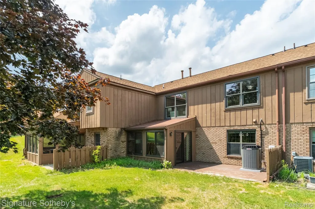 12336 Nantucket Drive Green Oak Township MI 48178
