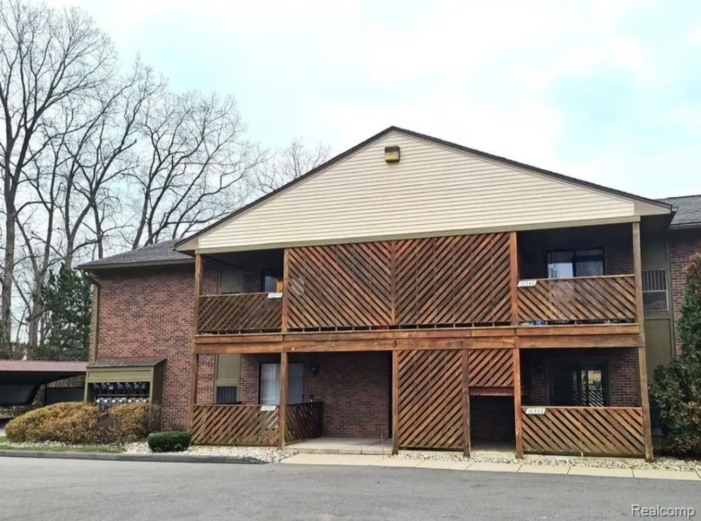 16544 Clarkson Drive Fraser City MI 48026