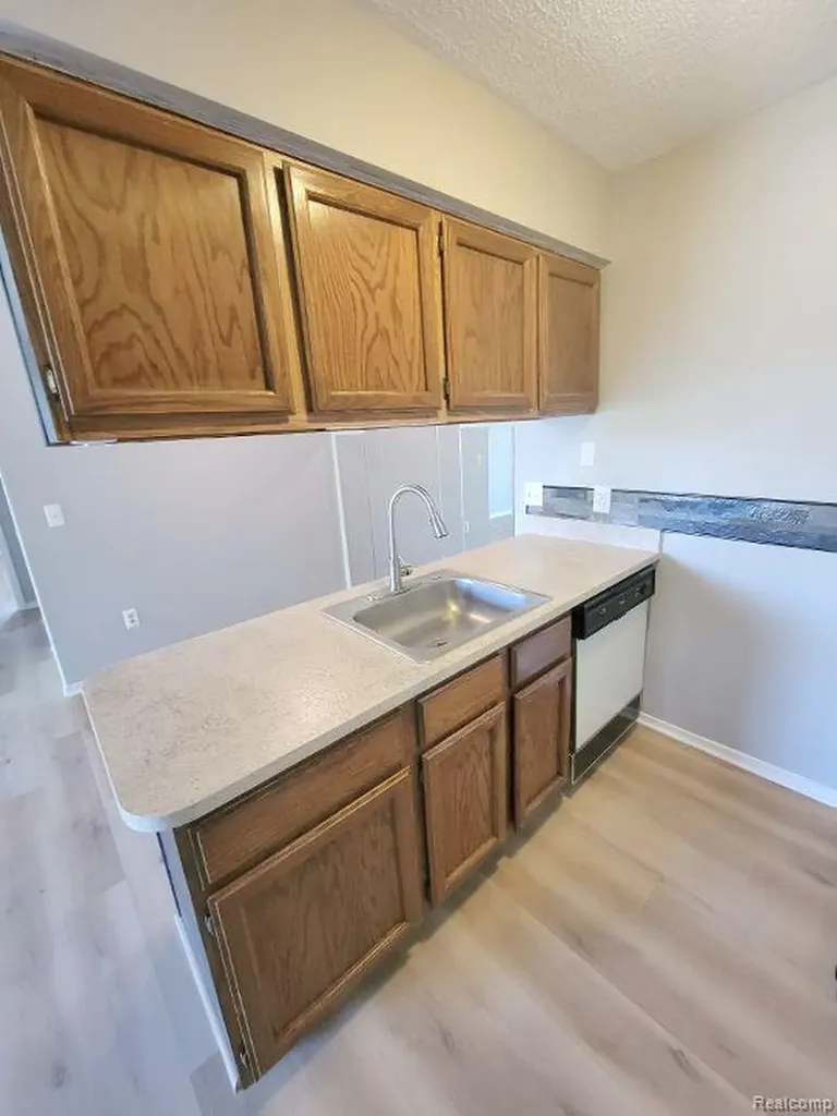 16544 Clarkson Drive Fraser City MI 48026