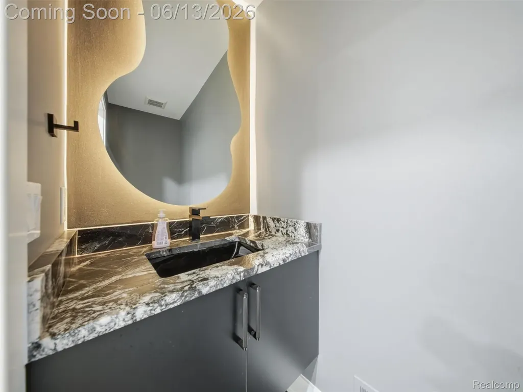 7668 Ring Neck Drive Waterford Charter Township MI 48327