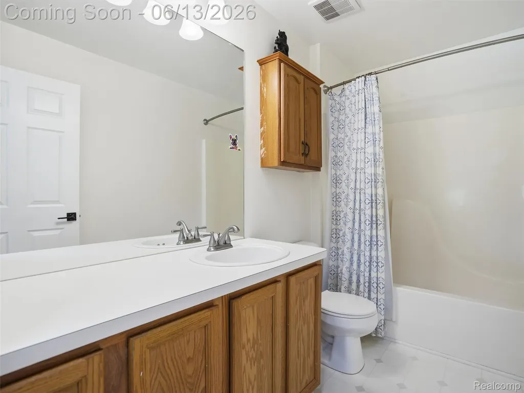 7668 Ring Neck Drive Waterford Charter Township MI 48327