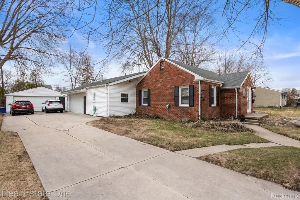 23340 Joy Street St. Clair Shores City MI 48082