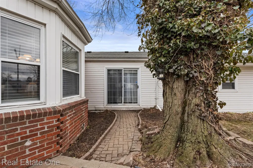 23340 Joy Street St. Clair Shores City MI 48082