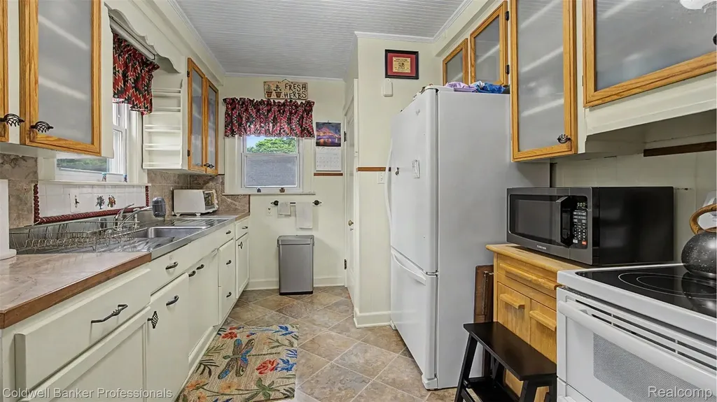 147 E Hazelhurst Street Ferndale City MI 48220