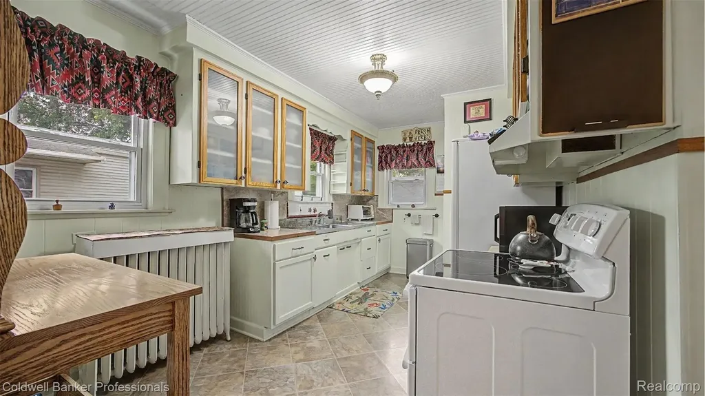 147 E Hazelhurst Street Ferndale City MI 48220