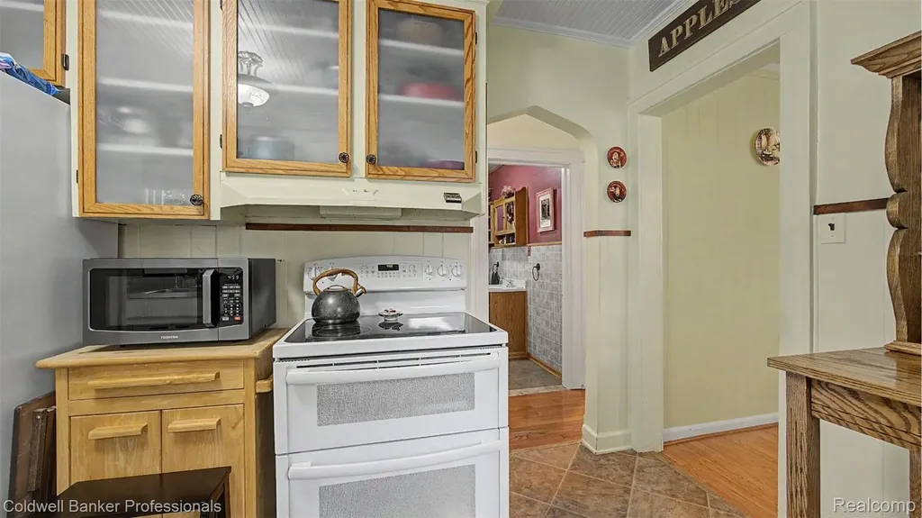 147 E Hazelhurst Street Ferndale City MI 48220
