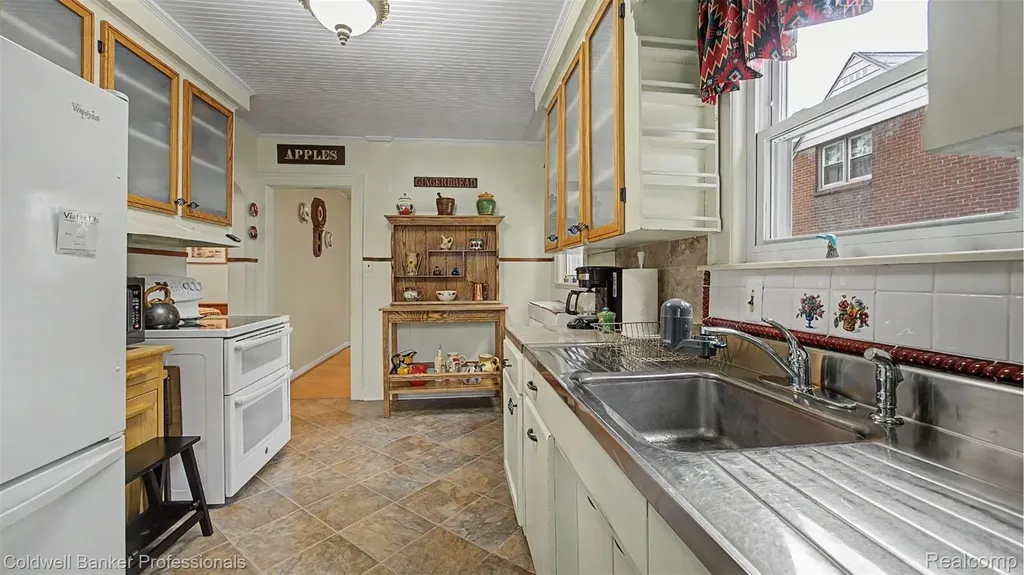 147 E Hazelhurst Street Ferndale City MI 48220