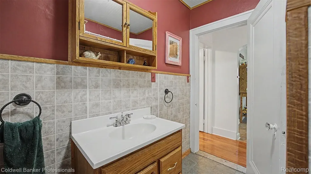147 E Hazelhurst Street Ferndale City MI 48220