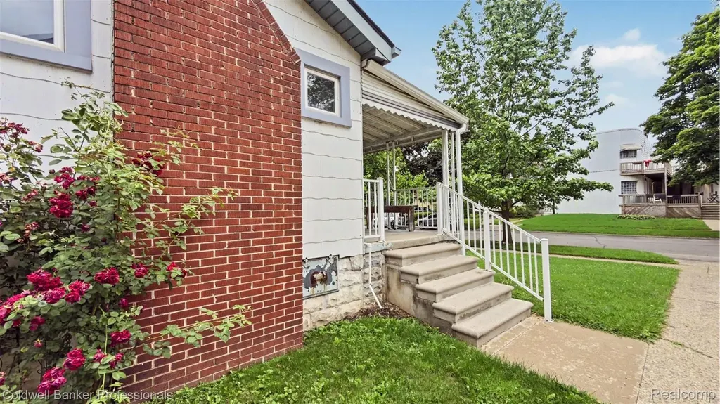 147 E Hazelhurst Street Ferndale City MI 48220