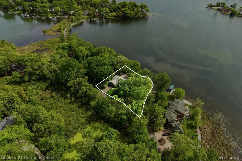 4233 Blain Island Road Waterford Charter Township MI 48329