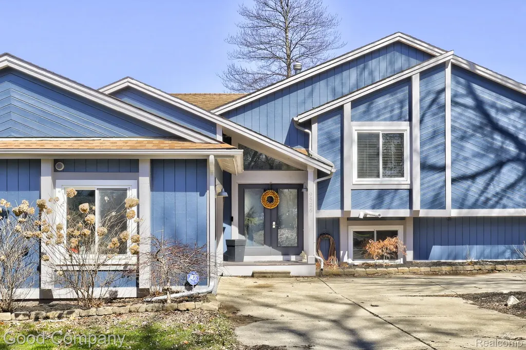9526 Montgold Avenue White Lake Charter Township MI 48386