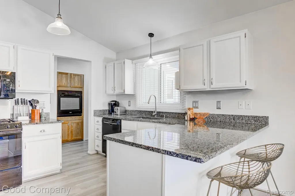 9526 Montgold Avenue White Lake Charter Township MI 48386
